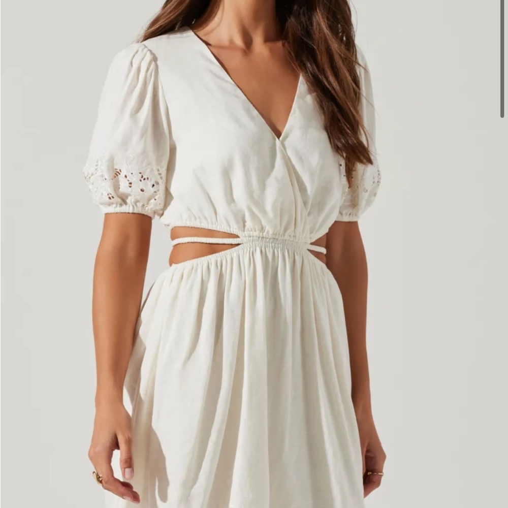 ASTR The Label White Puff Sleeve Dress